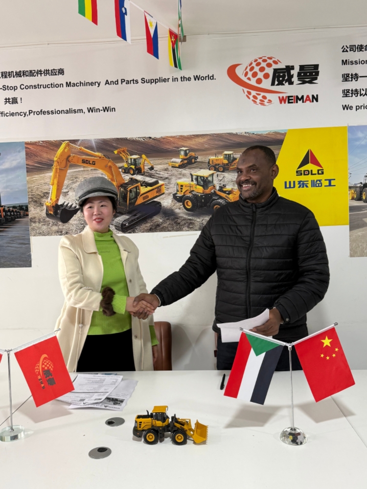 Good news! An African customer has repurchased three more XCMG LW300KN loaders, proving that quality has earned the trust of overseas customers.