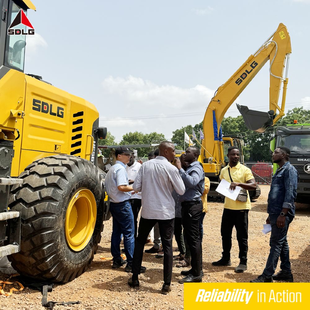At the invitation of a major customer, SDLG service engineers and sales managers arrived in Uganda to provide on-site service at the gold mine.